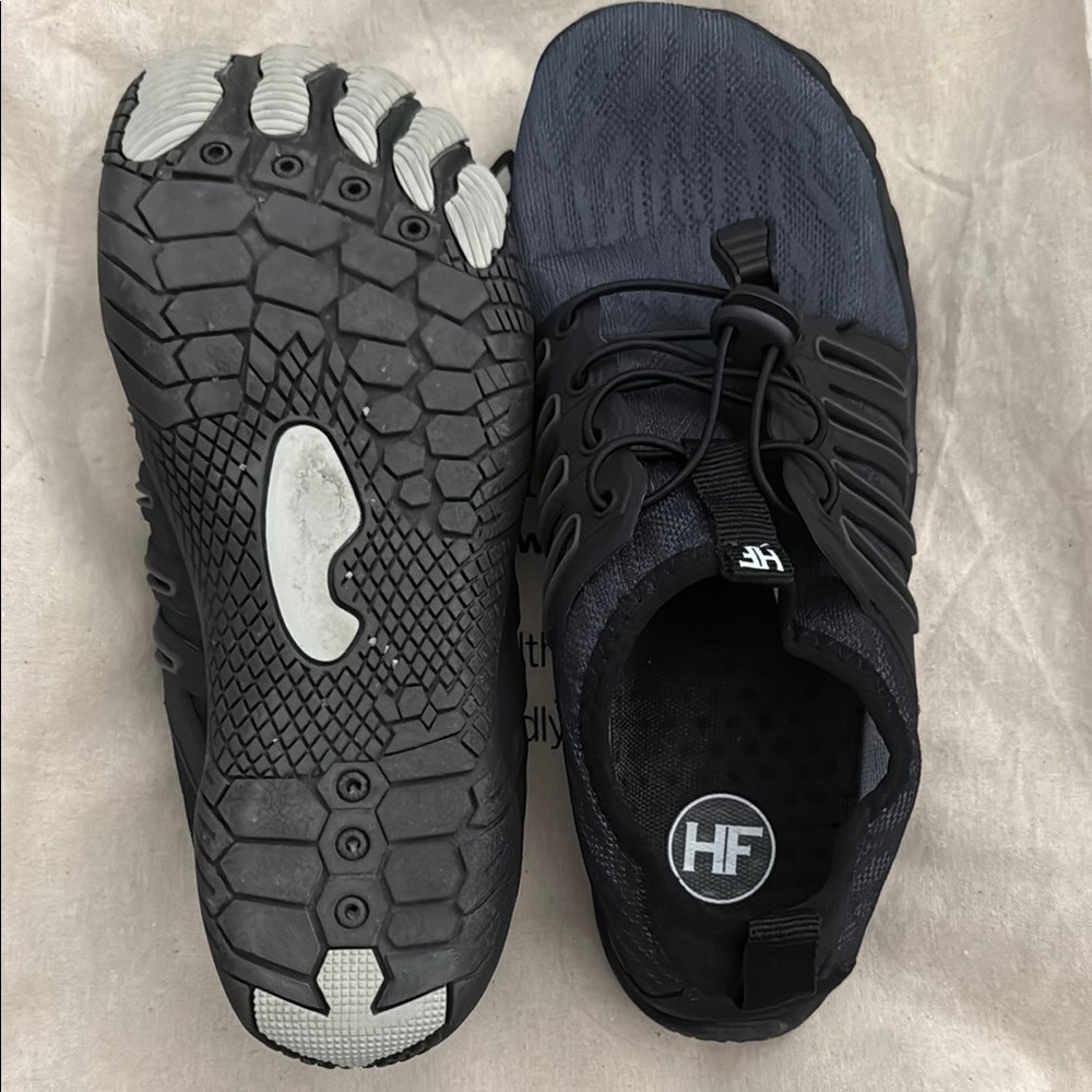 Hike brand Barefoot Shoes
Black/gray White/black